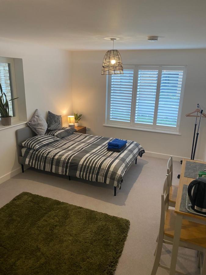 Very Large Double Room With Corner Sofa, Sky Tv, Netflix Etc, Fridge And Microwave Ньюхейвен Экстерьер фото
