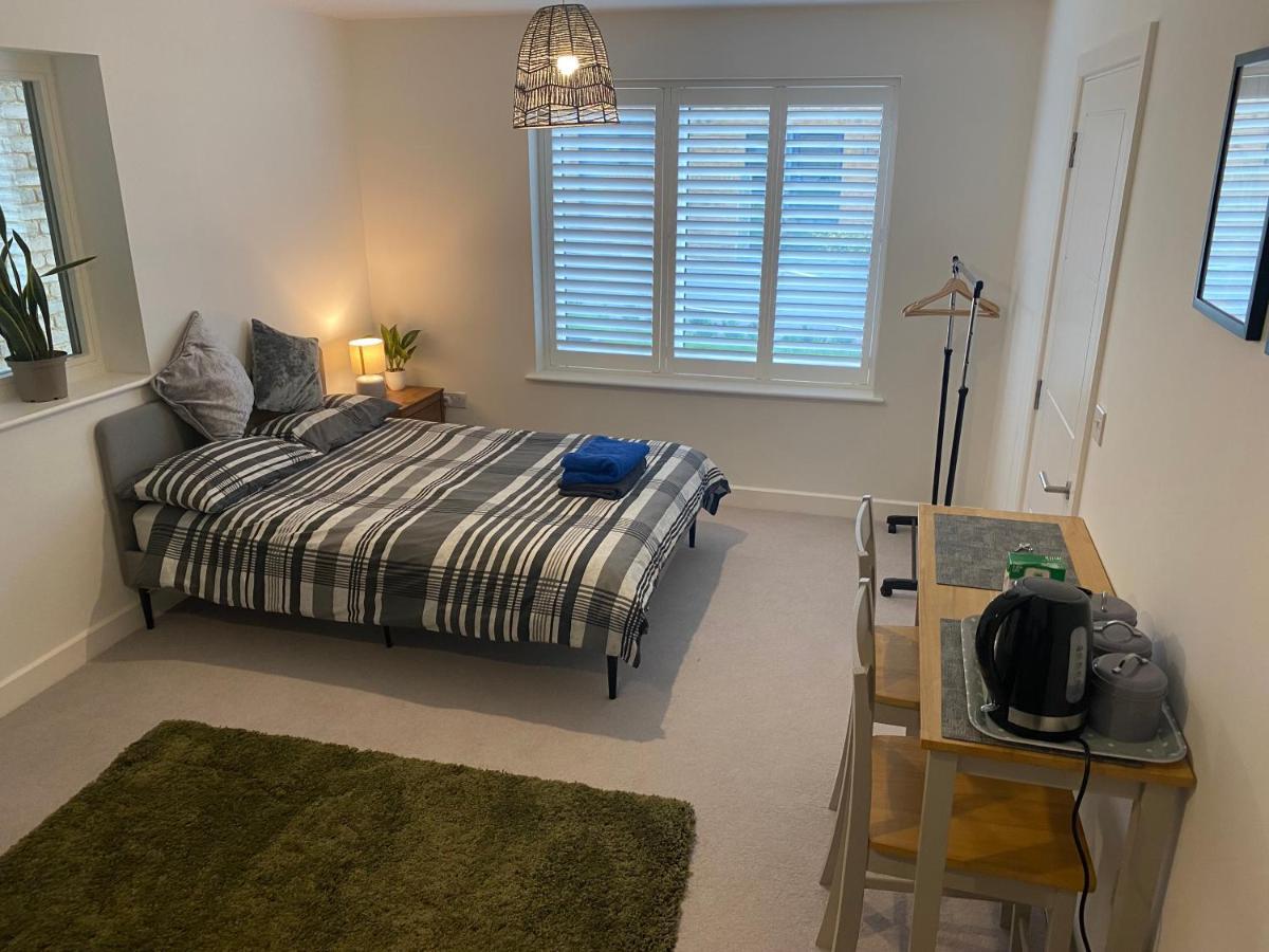 Very Large Double Room With Corner Sofa, Sky Tv, Netflix Etc, Fridge And Microwave Ньюхейвен Экстерьер фото