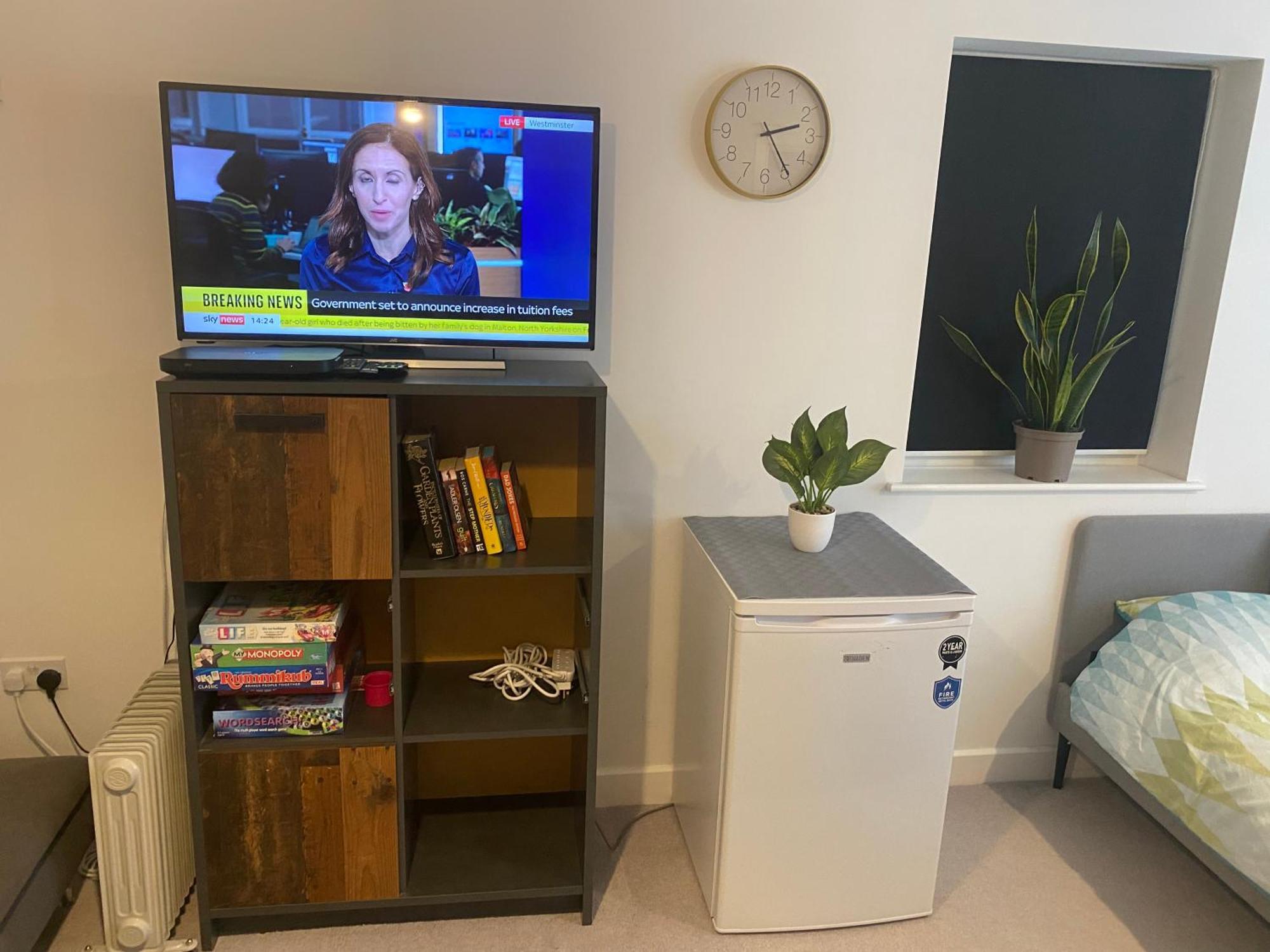 Very Large Double Room With Corner Sofa, Sky Tv, Netflix Etc, Fridge And Microwave Ньюхейвен Экстерьер фото
